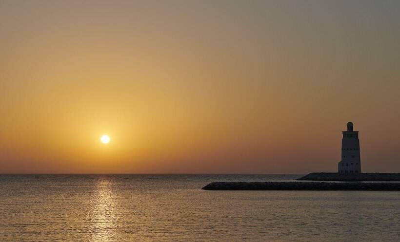 هتل Hilton Salwa Beach Resort & Villas