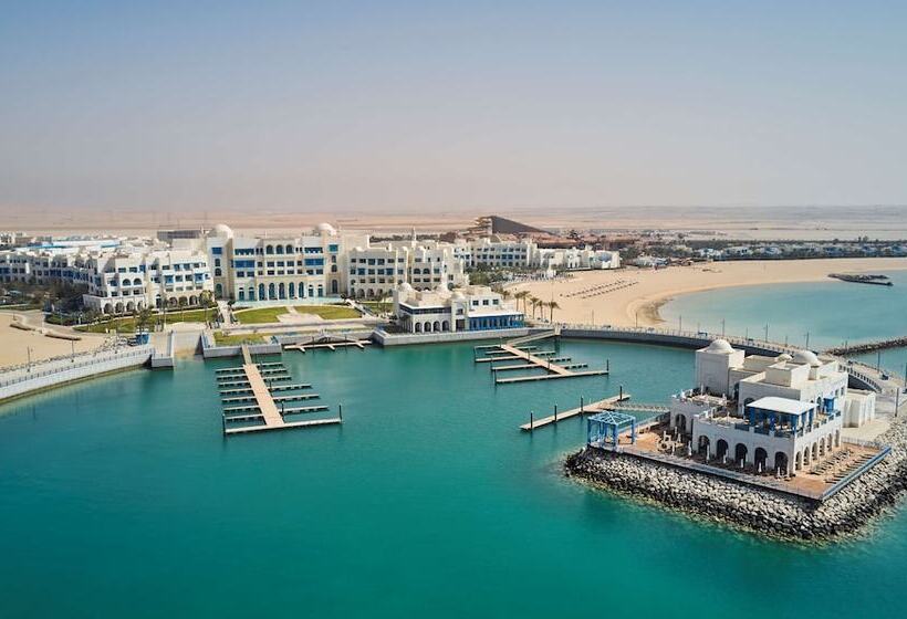 هتل Hilton Salwa Beach Resort & Villas