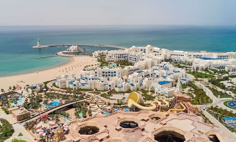 هتل Hilton Salwa Beach Resort & Villas