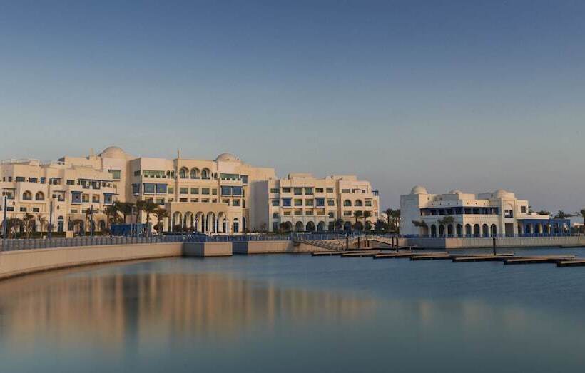 هتل Hilton Salwa Beach Resort & Villas