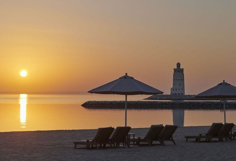 هتل Hilton Salwa Beach Resort & Villas