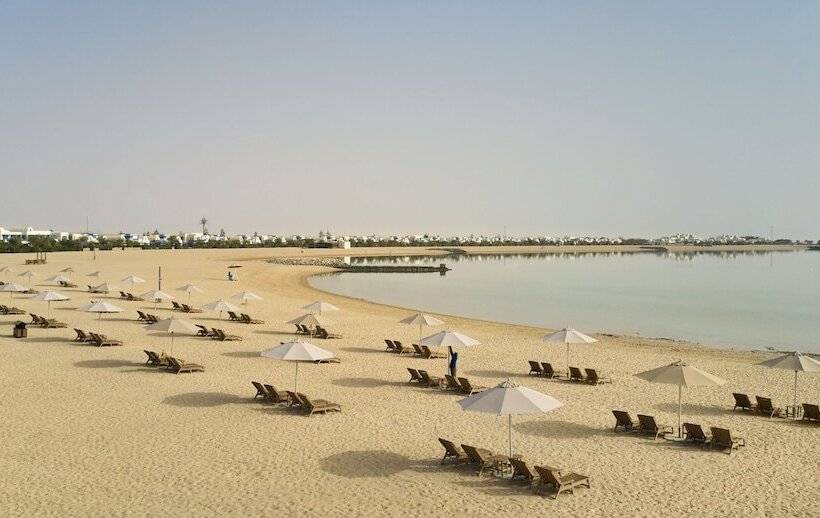 هتل Hilton Salwa Beach Resort & Villas