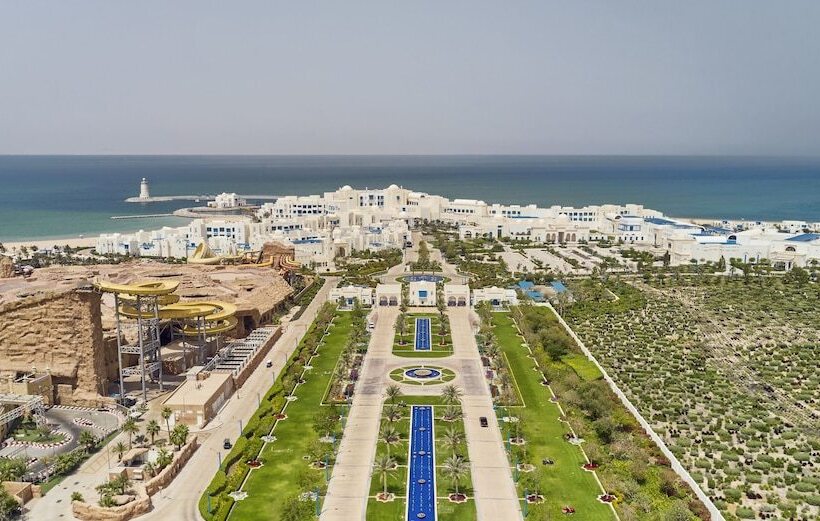 هتل Hilton Salwa Beach Resort & Villas
