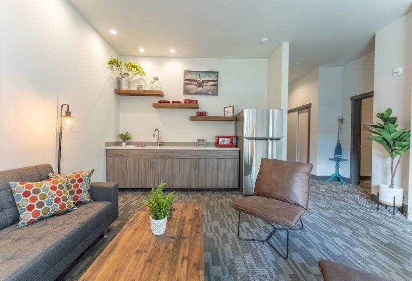 Отель The Lodge Lake Chelan