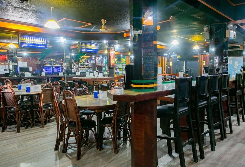 هتل Oyo 722 Slouch Hat Inn