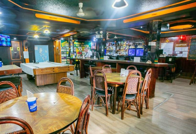 هتل Oyo 722 Slouch Hat Inn