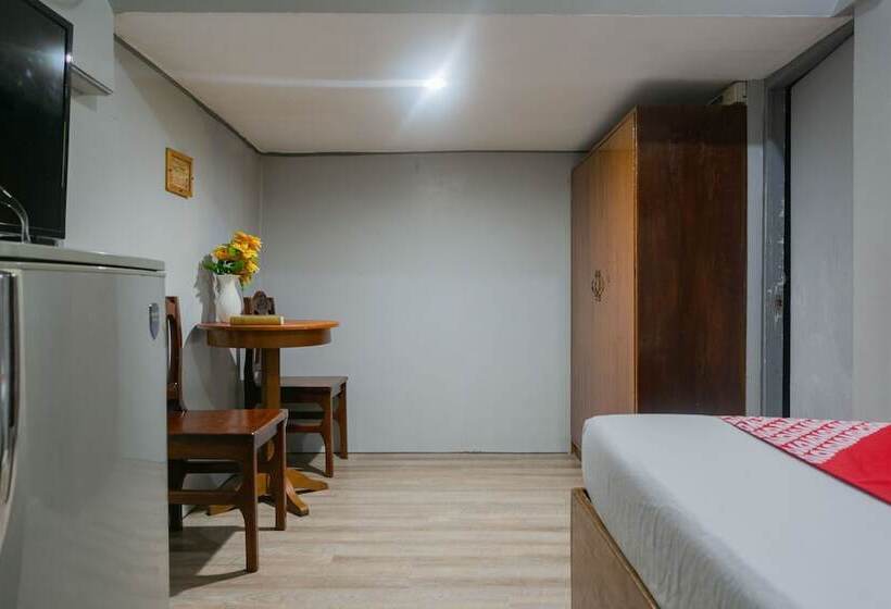 هتل Oyo 722 Slouch Hat Inn