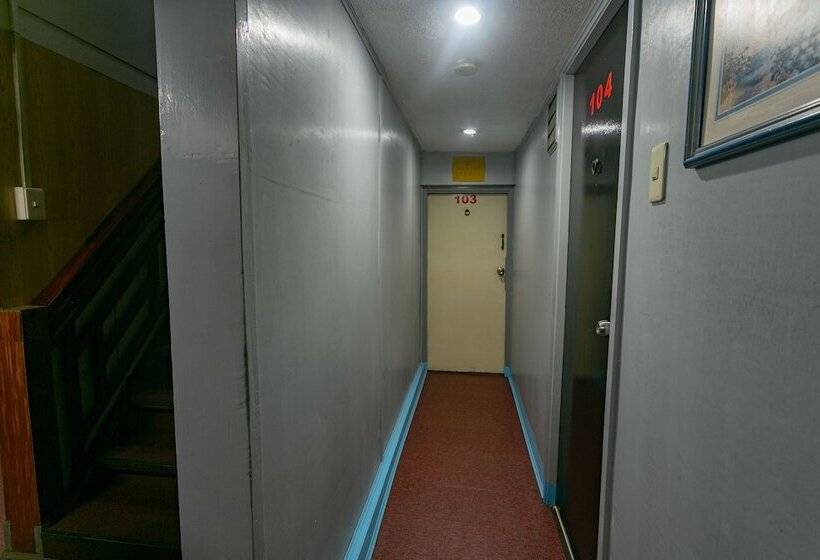 هتل Oyo 722 Slouch Hat Inn