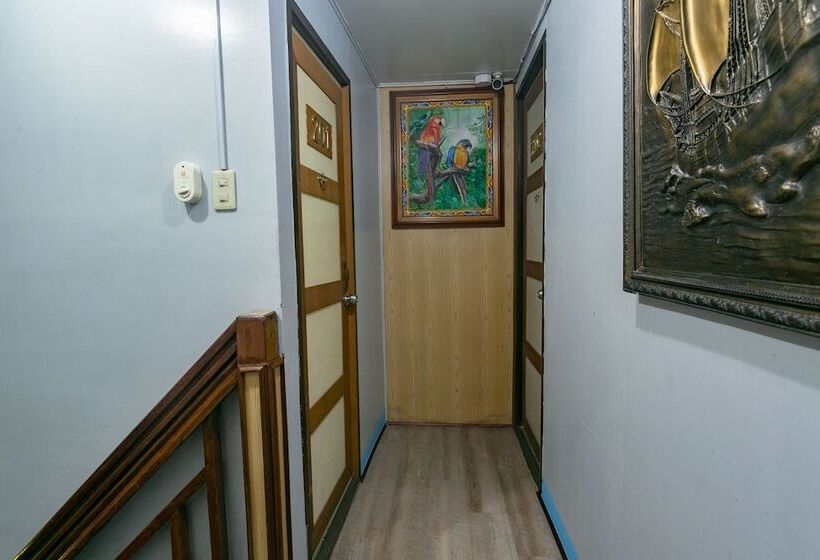 هتل Oyo 722 Slouch Hat Inn