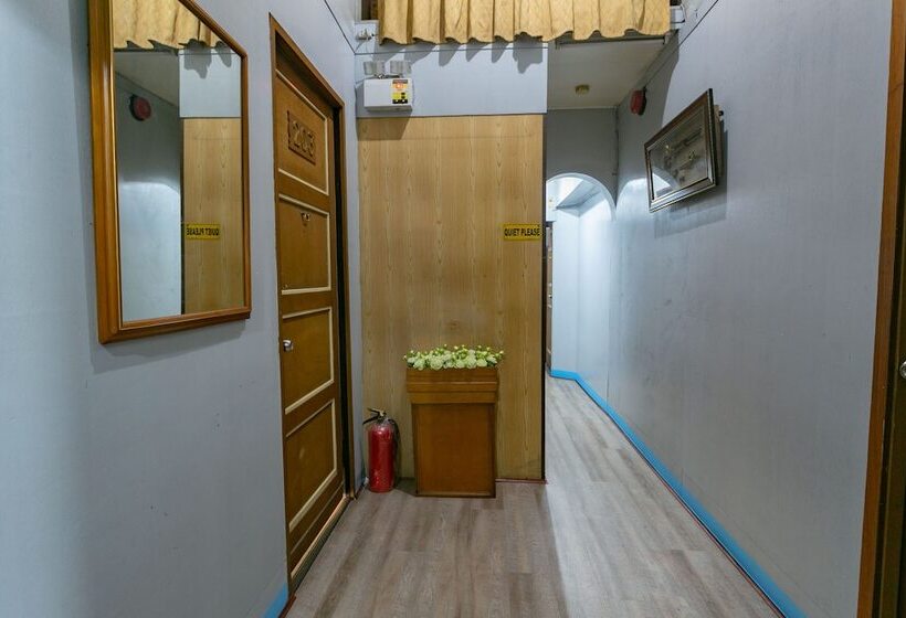 هتل Oyo 722 Slouch Hat Inn