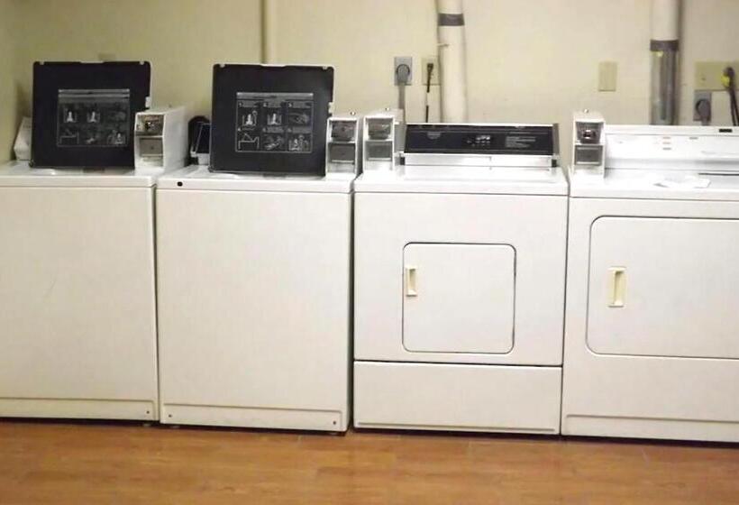 فندق Sky Palace Inn & Suites Mccook