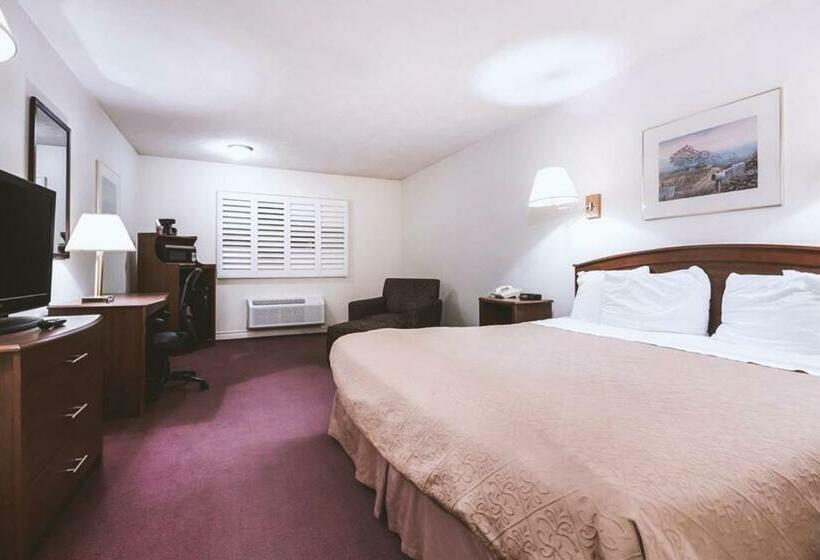 فندق Sky Palace Inn & Suites Mccook