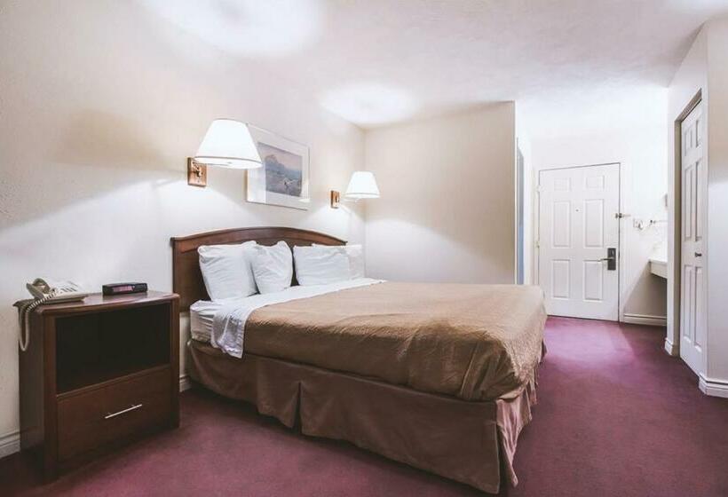 فندق Sky Palace Inn & Suites Mccook