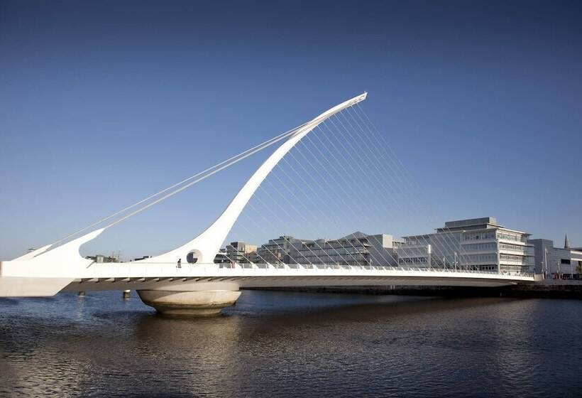 בית מלון כפרי Travelodge Plus Dublin City Centre