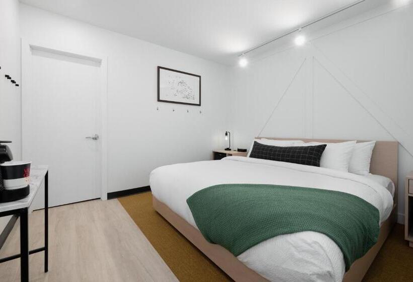 מוטל Vrge Revelstoke