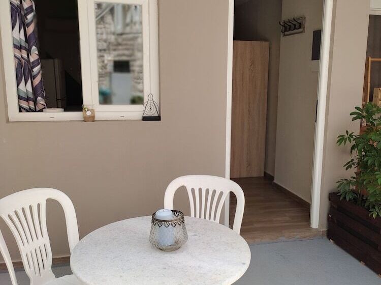 膳宿费 Garden Square Inn