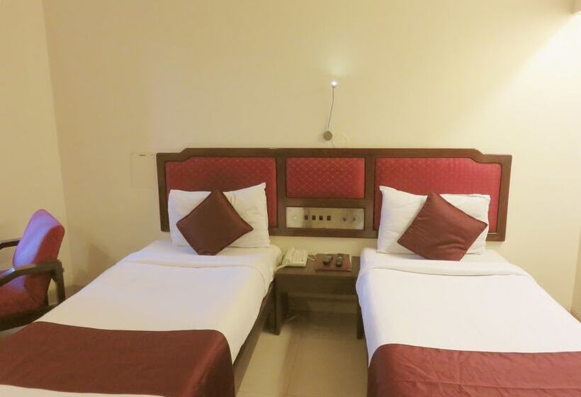 Отель Ashish Plaza