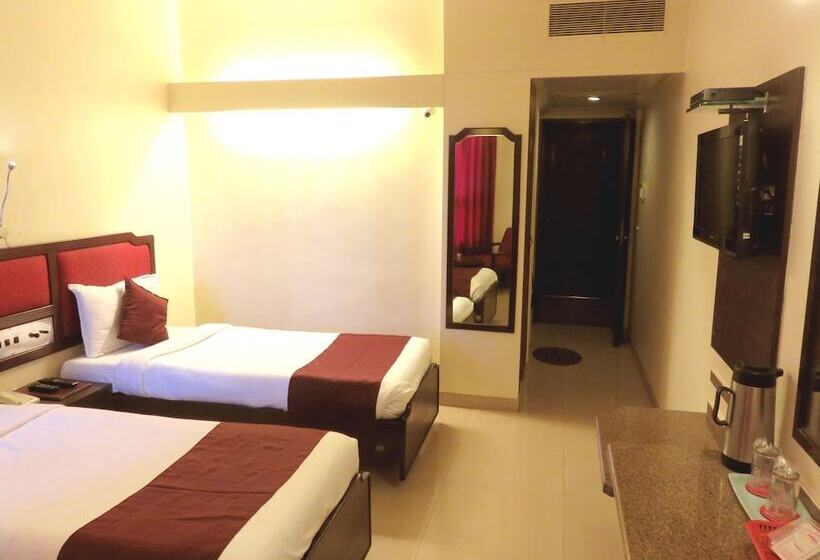 Отель Ashish Plaza