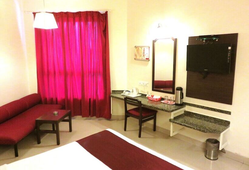 Отель Ashish Plaza