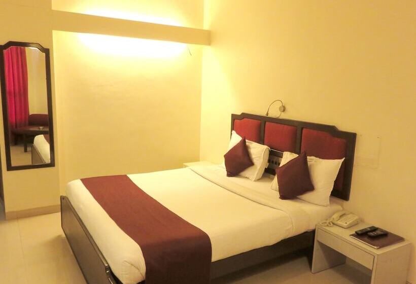 Отель Ashish Plaza