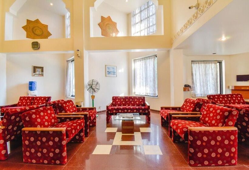 Отель Ashish Plaza