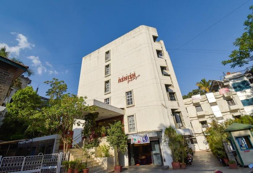 Отель Ashish Plaza
