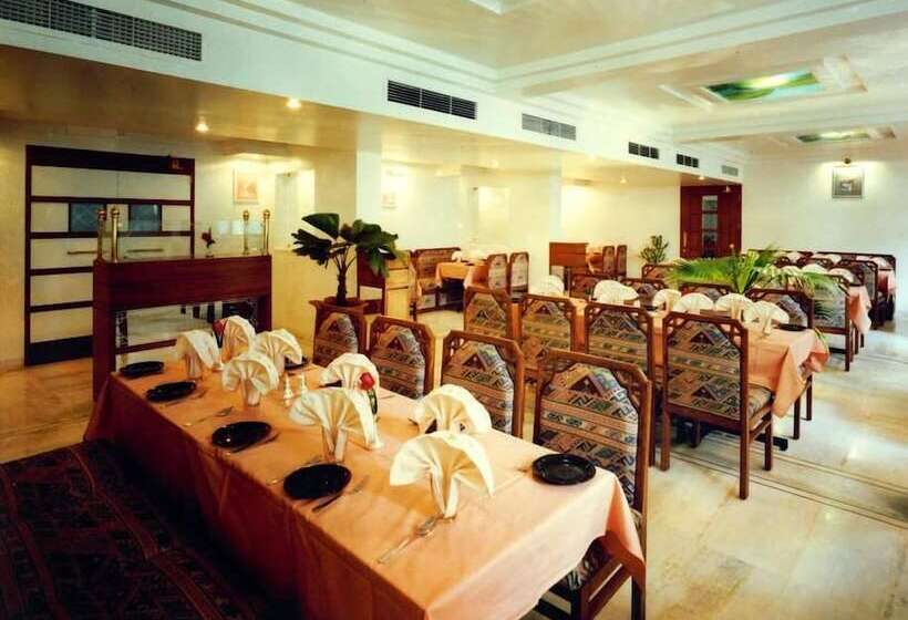 Отель Ashish Plaza