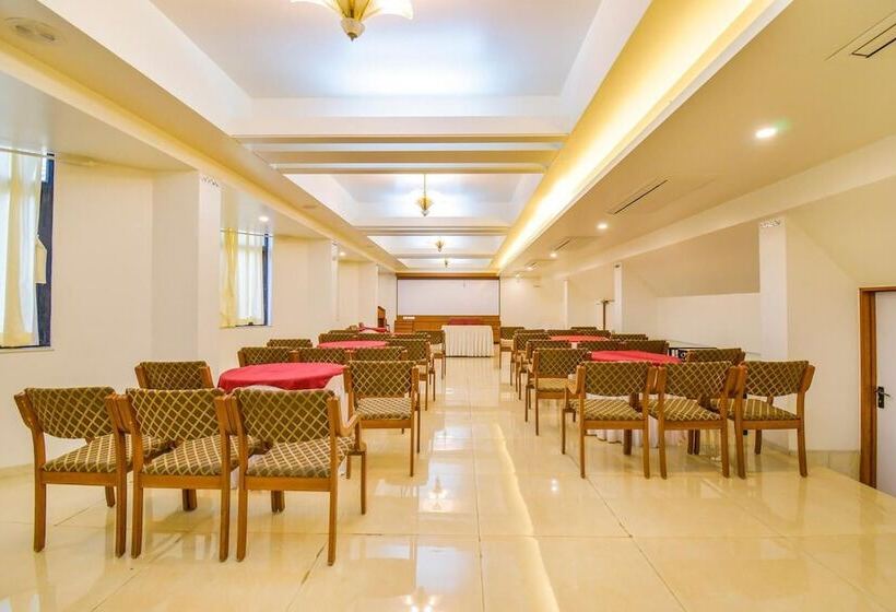 Отель Ashish Plaza