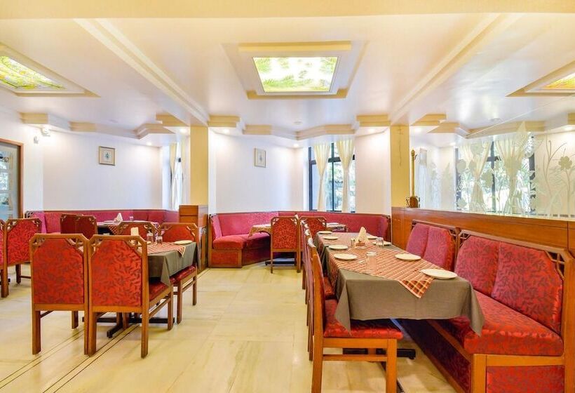 Отель Ashish Plaza