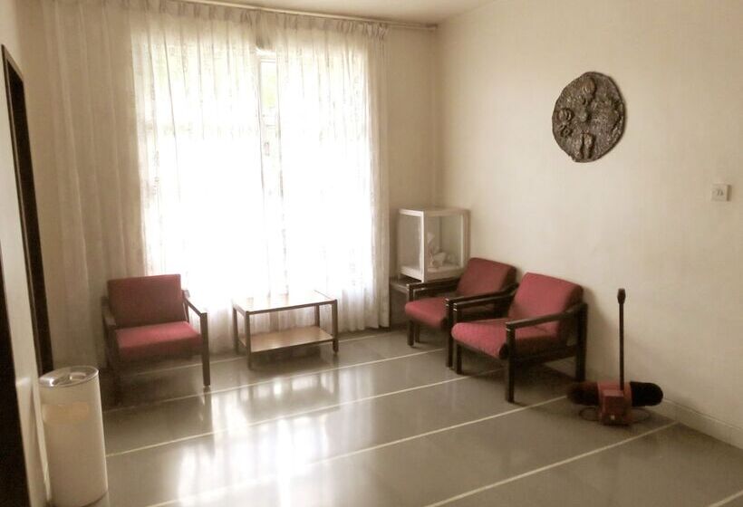 Отель Ashish Plaza