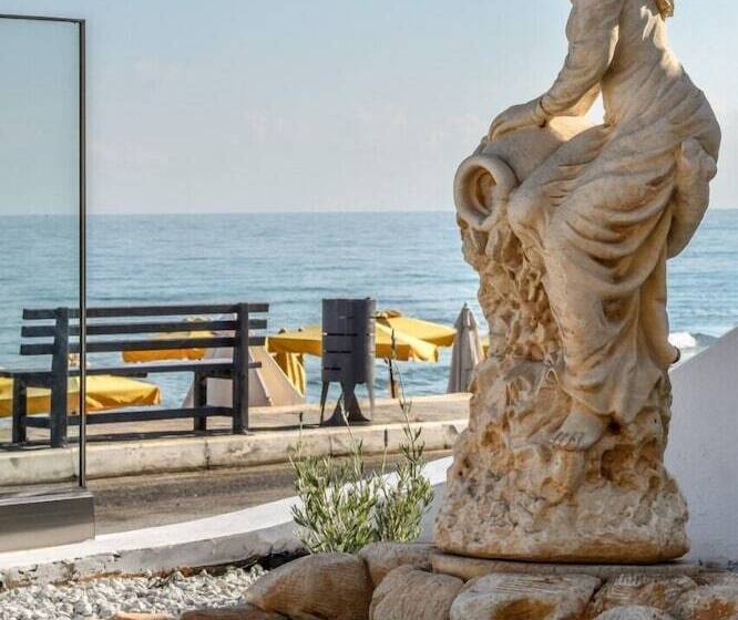 בית מלון כפרי Yria Beach