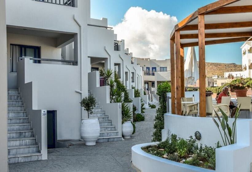 בית מלון כפרי Yria Beach