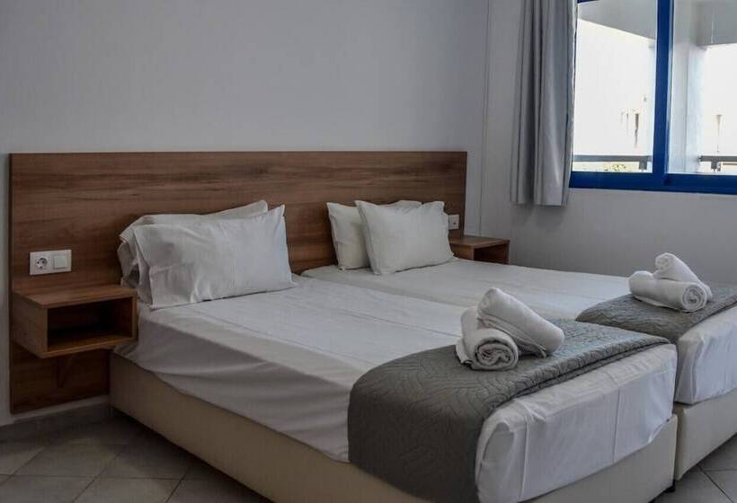 בית מלון כפרי Yria Beach