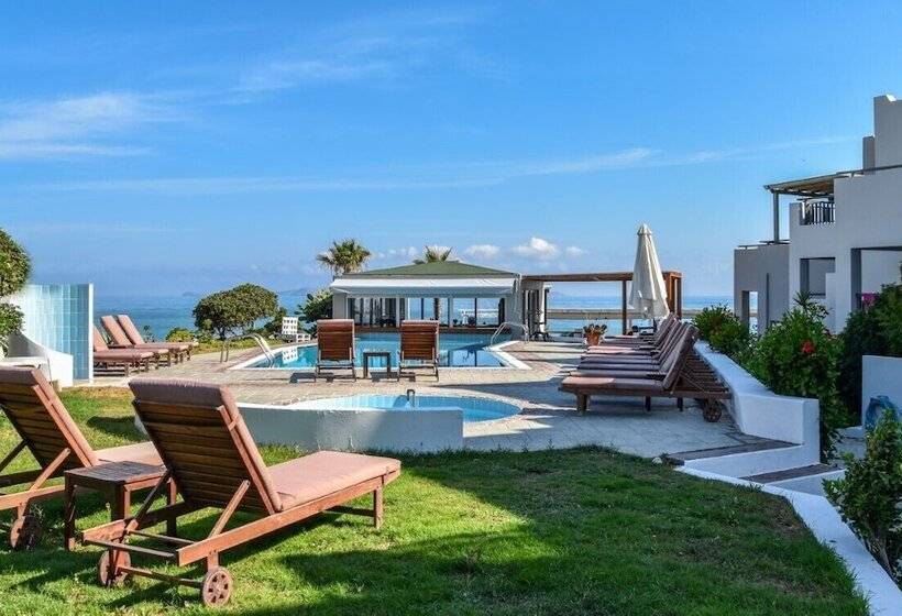 בית מלון כפרי Yria Beach