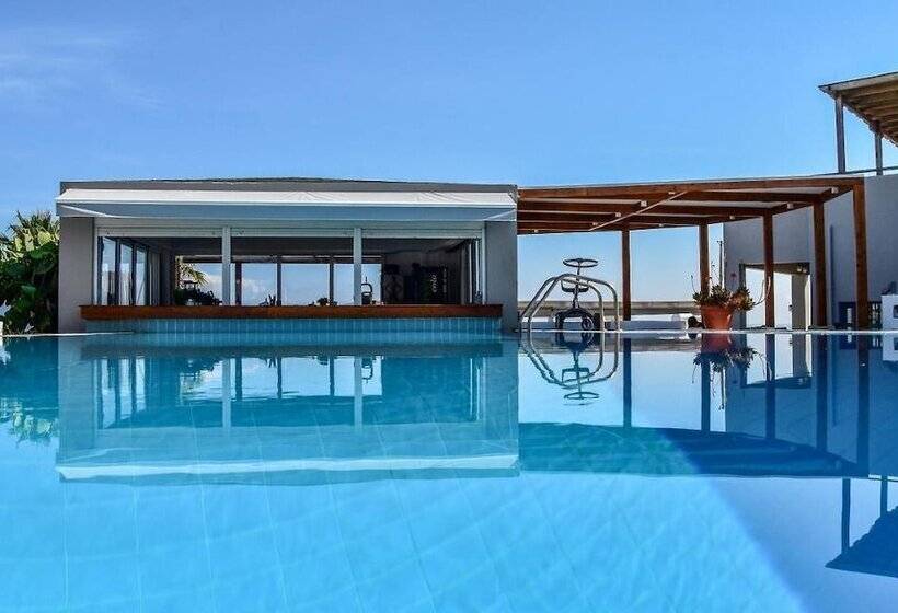 בית מלון כפרי Yria Beach