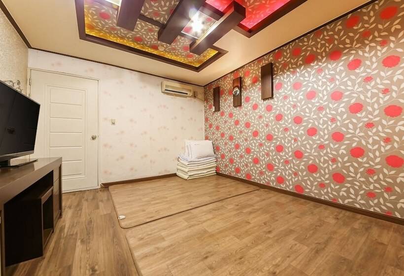 فندق على الطريق Gunsan Thema