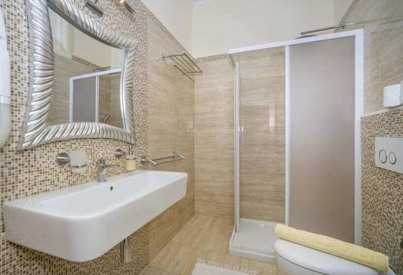 Пансион Apartments And Rooms Villa Rossella 2