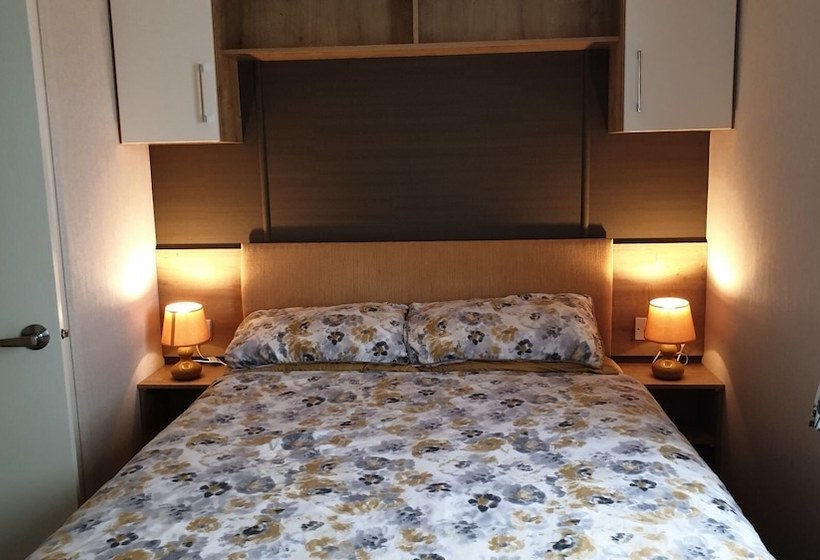 Beautiful 6 Berth Caravan In Bude