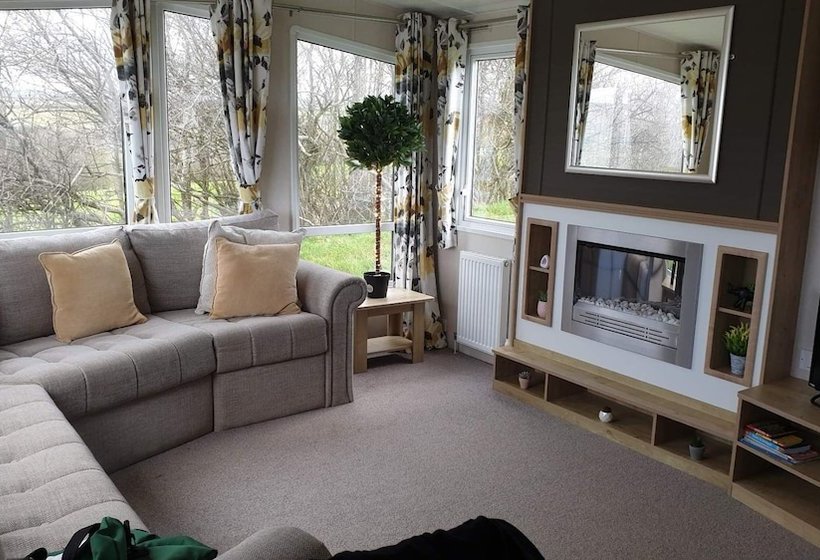 Beautiful 6 Berth Caravan In Bude