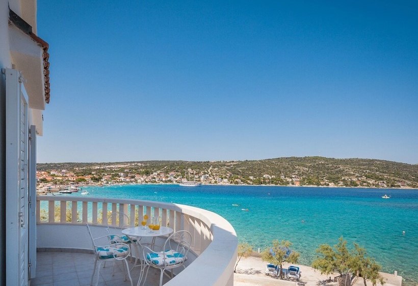 Beautiful Villa On The Coast In Sevid