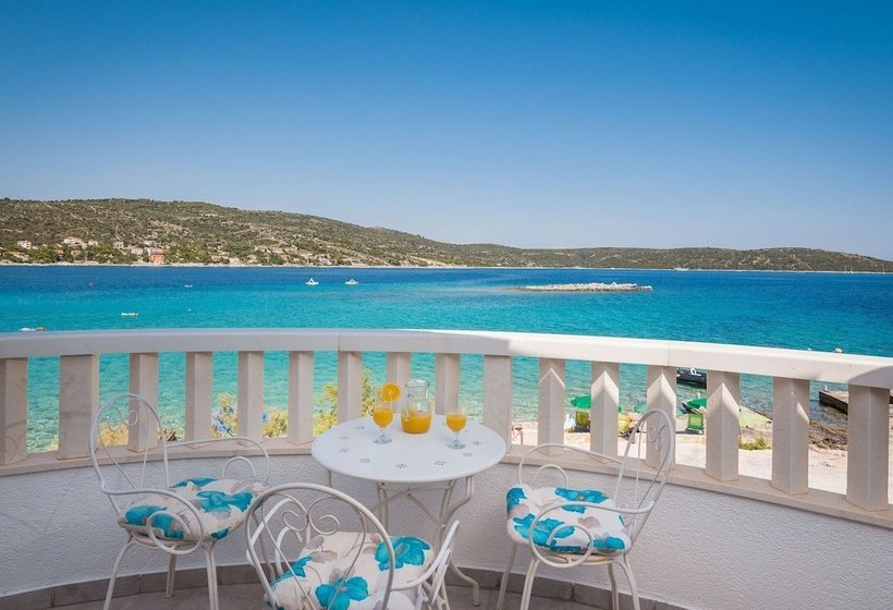 Beautiful Villa On The Coast In Sevid