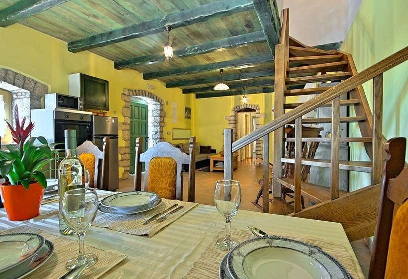 Charming Cottage With Pool Near Tinjan & The Beach