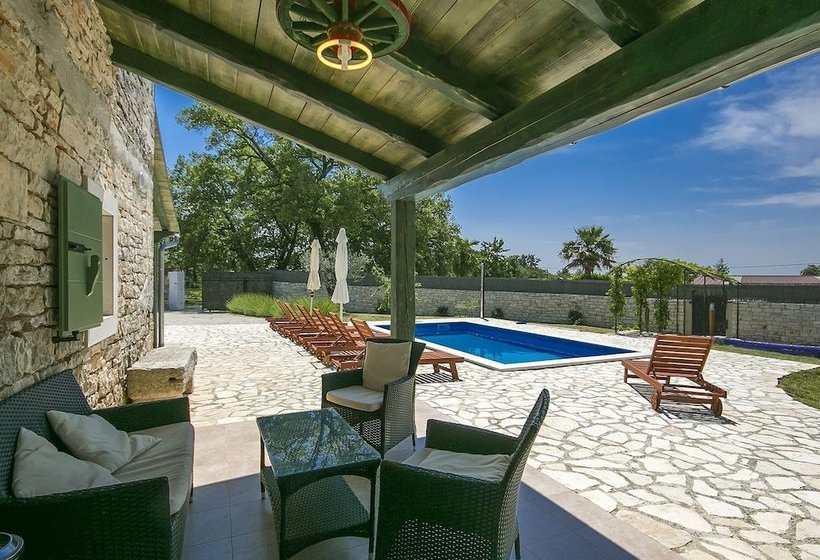 Charming Cottage With Pool Near Tinjan & The Beach