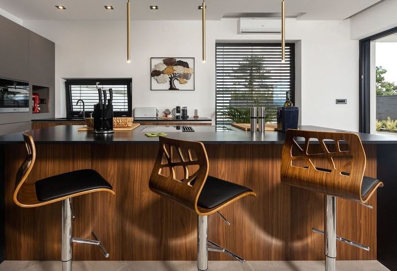 Deluxe Villa Provvidenza With Breathtaking Sea View