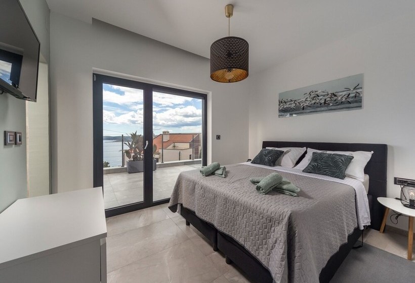 Deluxe Villa Provvidenza With Breathtaking Sea View