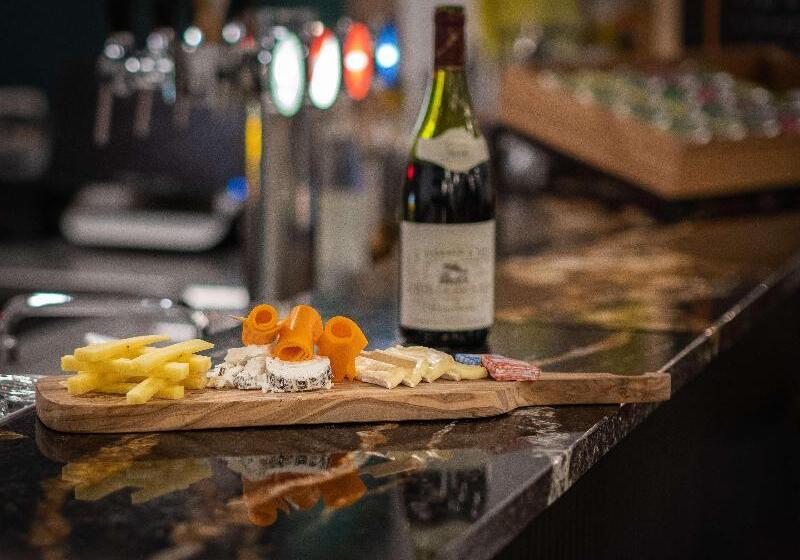 Отель Kyriad Lyon Ouest  Limonest