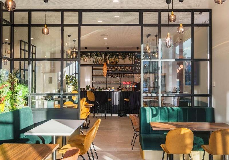 Отель Kyriad Lyon Ouest  Limonest