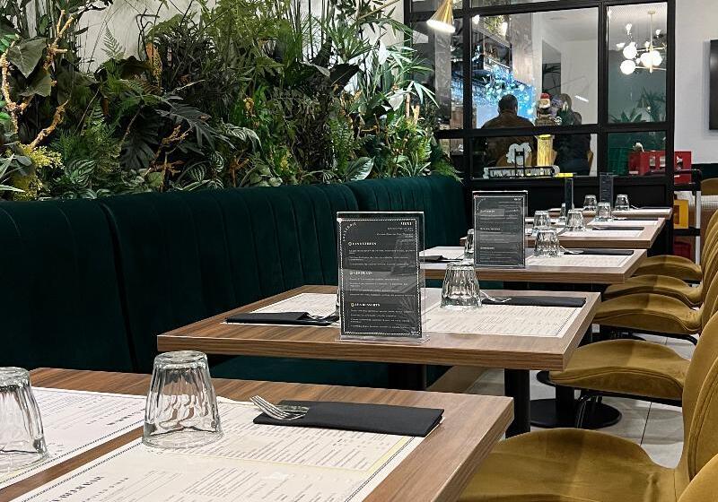 Отель Kyriad Lyon Ouest  Limonest