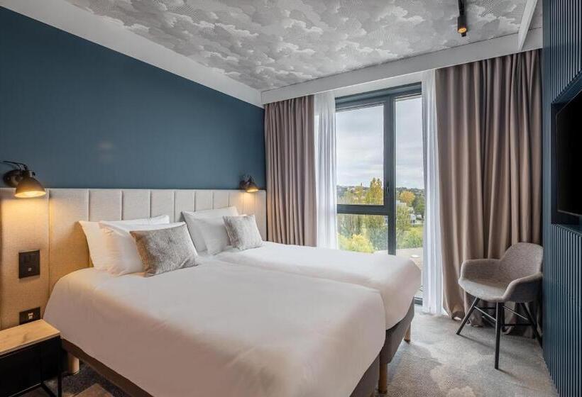 Отель Kyriad Lyon Ouest  Limonest