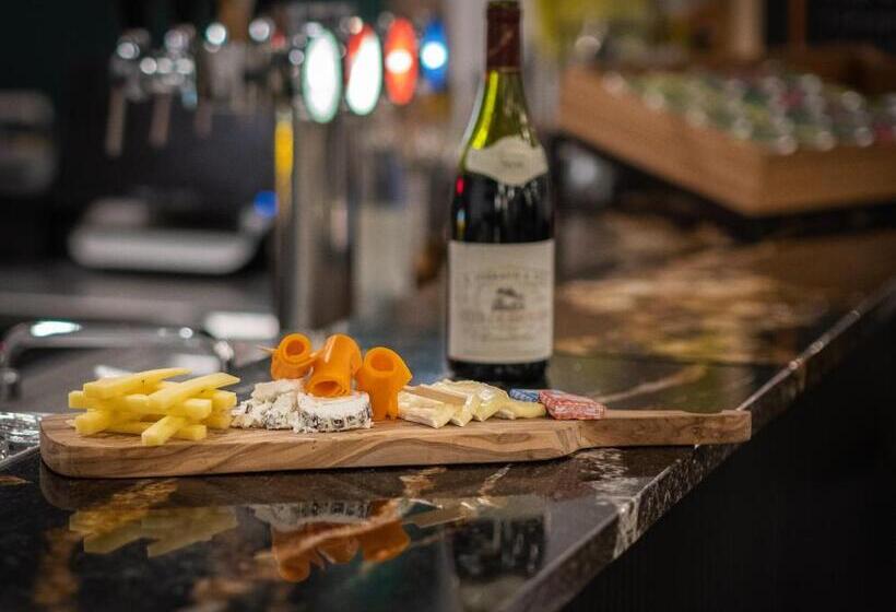 Отель Kyriad Lyon Ouest  Limonest